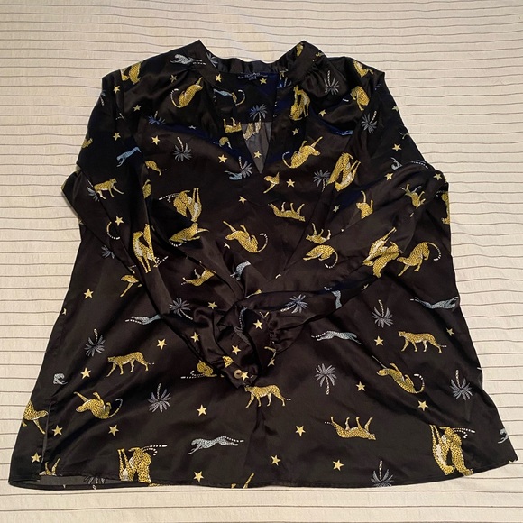 Black satiny pajamas 🐆🌴⭐️ - Picture 3 of 11